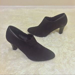 Brown suede ankle booties by Aquatalia